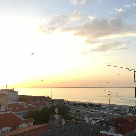 Typical River View Cosy And Apartment Lisbon