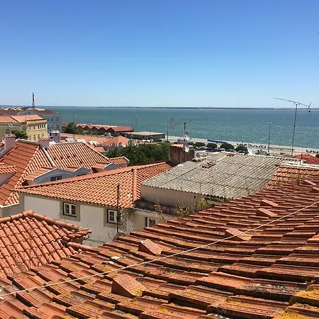 Typical River View Cosy And * Lisbon